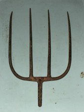 ANTIQUE PRIMITIVE 5 TINE CAST