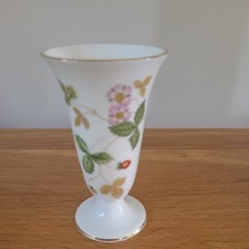 Wedgewood Small Vase wild strawberry pattern Ex Condition Vintage