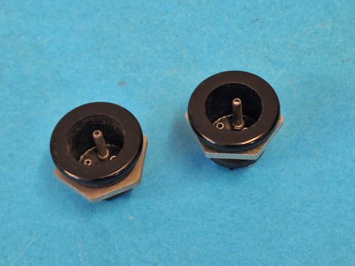 Bulgin miniature pin socket - 3,