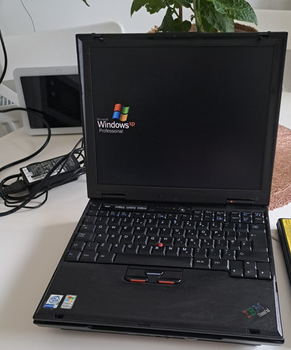 Ibm thinkpad x24 with docking - thinkpad,