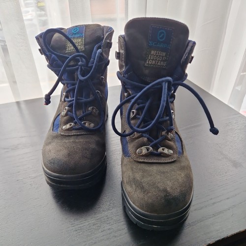 Scarpa nessun luogo - luogo, lontano