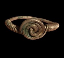 LARGE ANCIENT VIKING SILVER SPIRAL RING - CIRCA 9th/10th CENTURY    (2390)