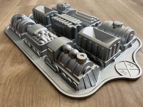 Nordic ware train set baking - train,