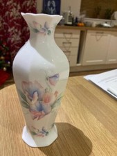 Pretty Aynsley  Little sweetheart crown top vase 18 cm Fine Bone china perfect
