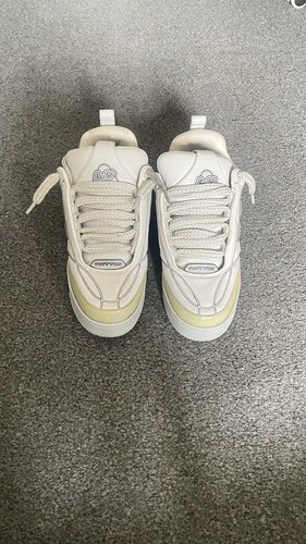 White skates - white,