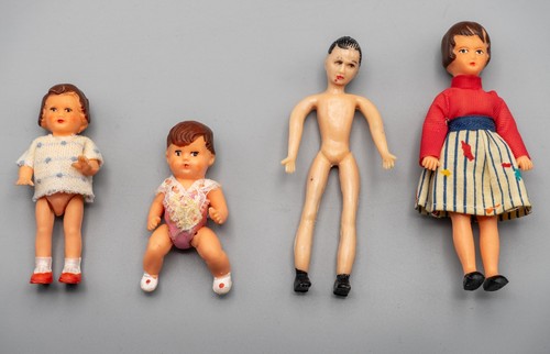Four vintage dolls house - vintage,