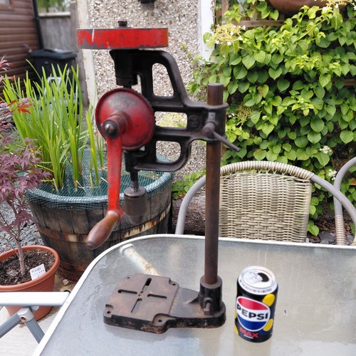 Vintage keen cast iron hand - cast,