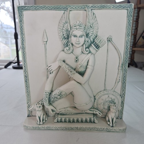 Vtg freya polystone - polystone, seated