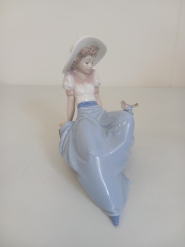 Lladro girl lying looking a - girl,