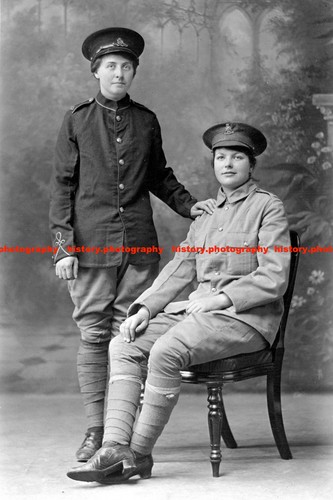 F014147 two women royal - two,