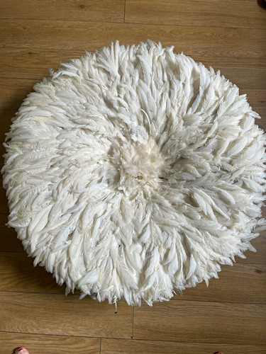 White punch juju hat feather - white,