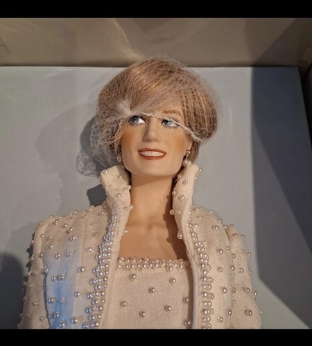Vtg franklin mint - mint, lady