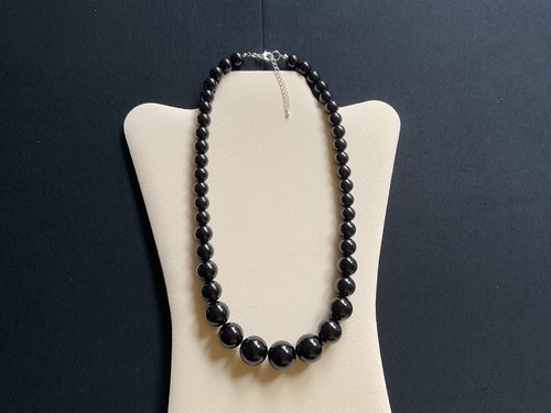 Black glossy beads - black,