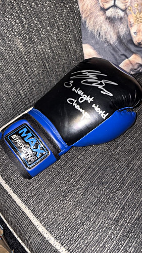 Lonsdale signed boxing gloves - boxing,