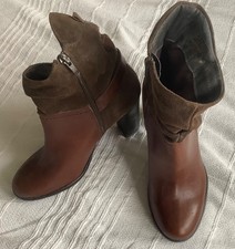 Jones Bootmaker size 5 side