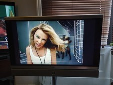 Loewe 40 TV With Motorised Stand & Remote 