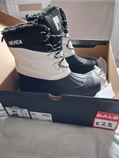 Snow Boots Size 7 Womens