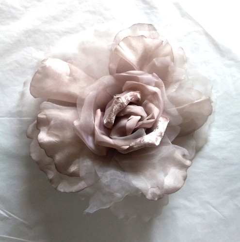 Large silk flower - in, taupe