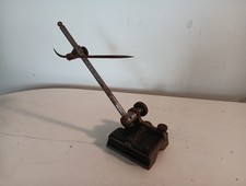 VINTAGE ENGINEERING TOOL SCRIBING BLOCK SURFACE GUAGE V BLOCK