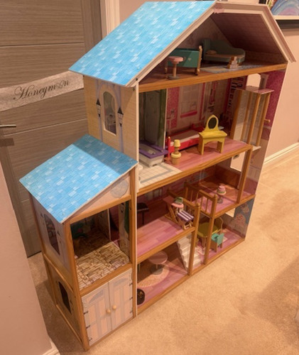 Kidkraft dolls house - dolls,