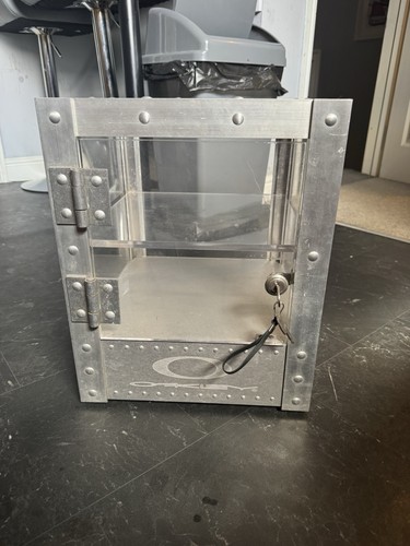 Oakley display case - vintage, x