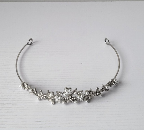 Sparkly rhinestone pearl - &,