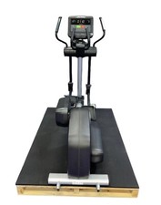 LIFE FITNESS  INTEGRITY SERIES COMMERCIAL CROSS TRAINER WITH C CONSOLE 