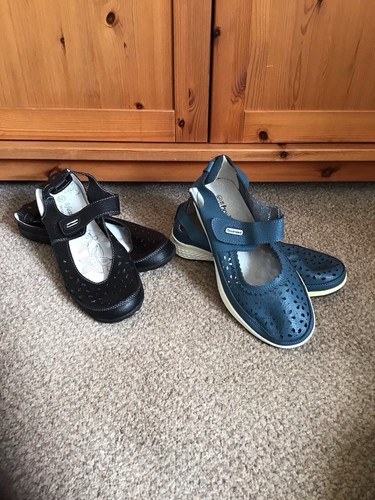 Two pairs ladies shoes - ladies,