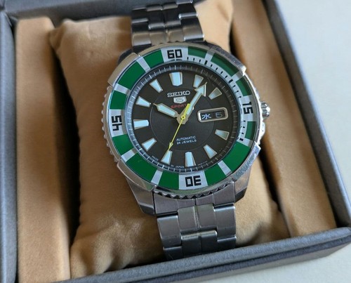 Seiko sports green bezel - seiko, 5