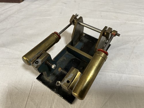 Twin cylinder oscillating - cylinder,