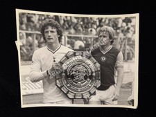ORIGINAL 1981 FOOTBALL WEMBLEY CHARITY SHIELD CUP TROPHY SOCCER 10X8 PRESS PHOTO