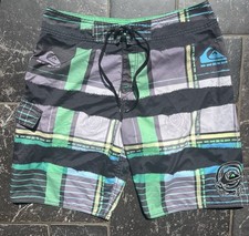 QuikSilver Neo Fly Board Shorts Plaid abstract pattern  Men's Size Medium W32