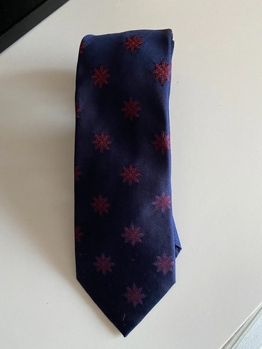 Lewin navy floral - t,