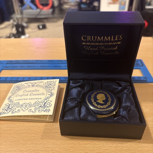 Boxed cased crunmles - crunmles, hand