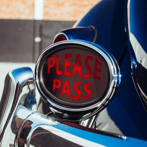 Please pass sign illuminated - please,