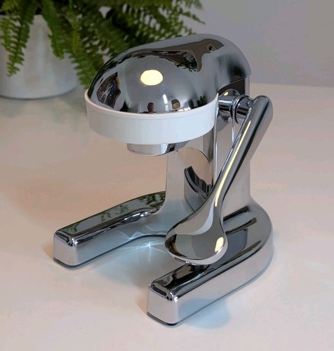Chrome manual citrus juicer - citrus,