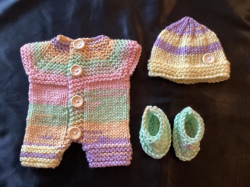 Hand knitted dolls clothes - , to