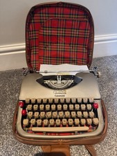 Vintage Oliver Courier Portable Typewriter with Original Carry Case Tartan
