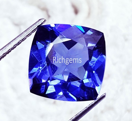 Natural blue tanzanite - blue, 9