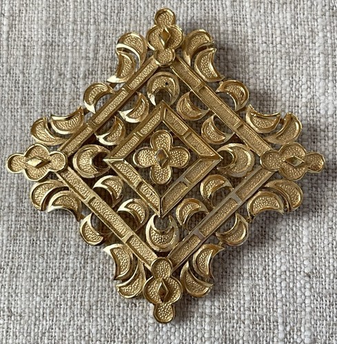 Vintage crown trifari - vintage,