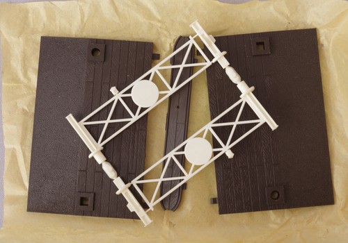 Hornby level crossing model - hornby,