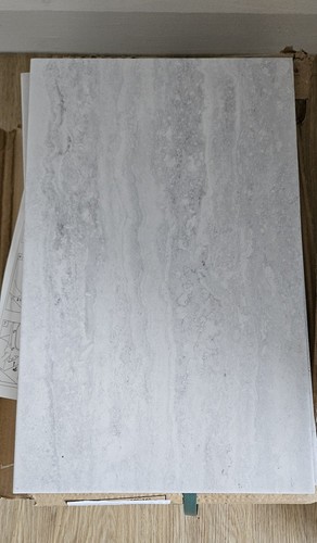 Light grey tiles - light,