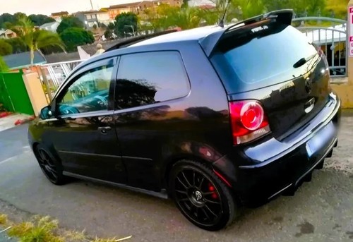 Gloss black hatch roof spoiler - black,