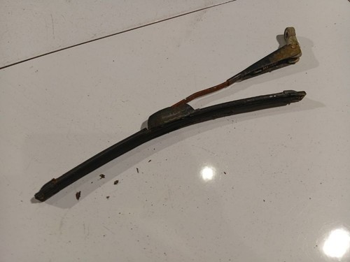 Rear windshield wiper - rear,