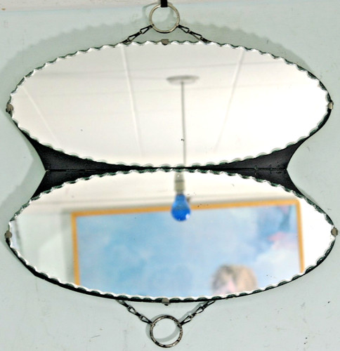 Unusual inverted twin - r)(t,