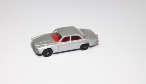 Corgi juniors jaguar xj6 - corgi,