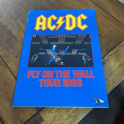 Fly the wall - fly,