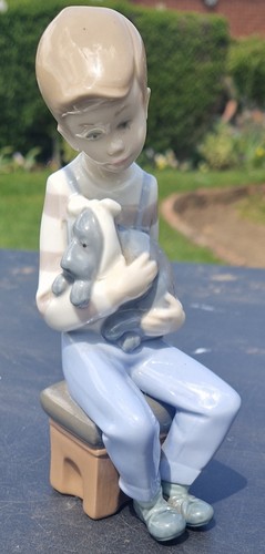 Lladro nao boy sar - nao,