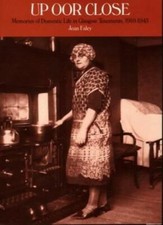 Up Oor Close: Memories of Domestic Life in Glasgow Tenements, 1 .9780951312452