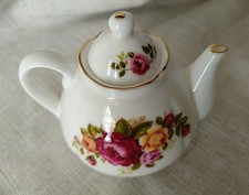 Cottage Rose Miniature Teapot / Ornament – Fine Bone China